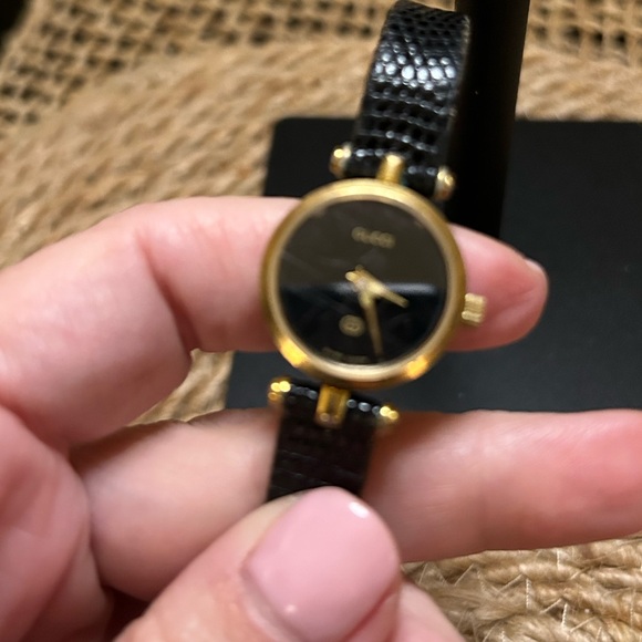 Authentic Vintage Gucci Watch - Picture 2 of 10